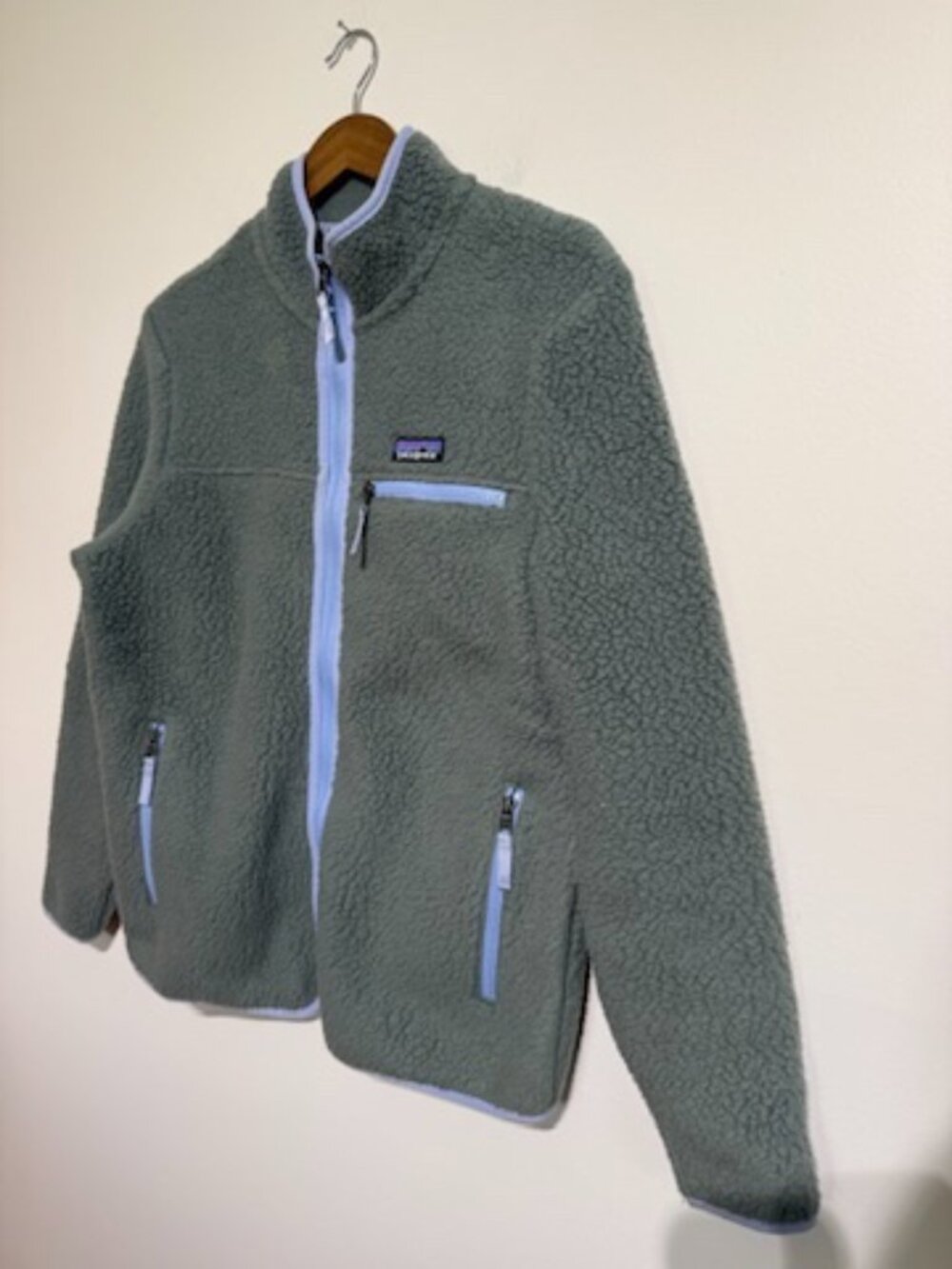 Women's Patagonia Retro Pile Jacket, Medium - Picture 3 of 6